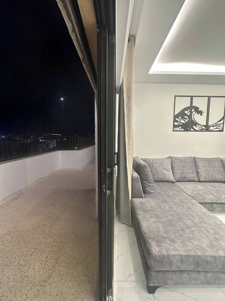 Apartment, 2 Bedrooms, Accessible, Smoking | Living room