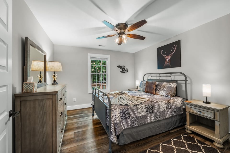 "Deerly Beloved" Bedroom - Downstairs - NOW WITH KING BED :)
