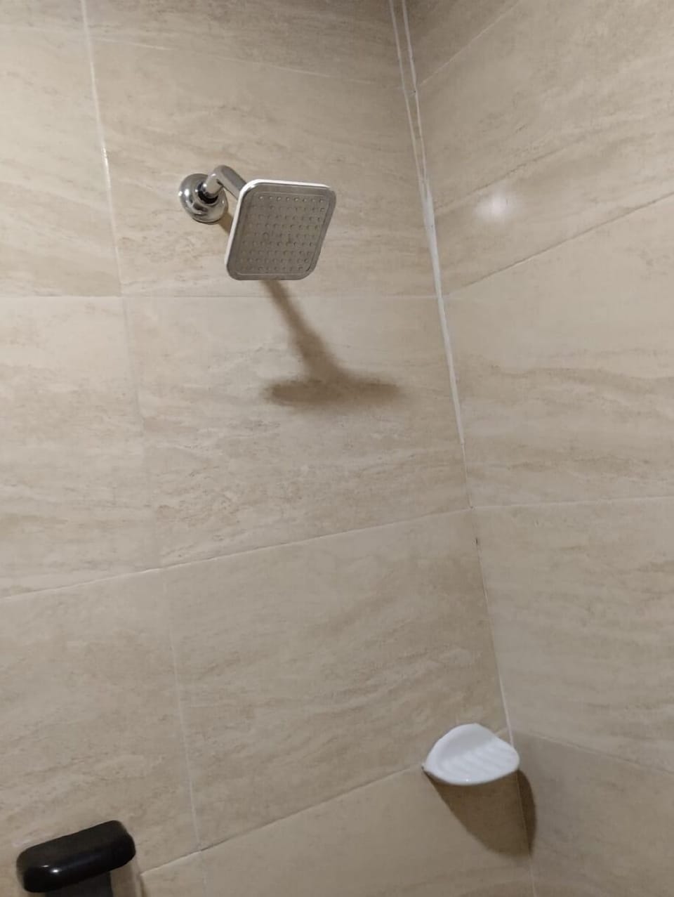 Standard Triple Room | Bathroom | Shower, rainfall showerhead, free toiletries, towels