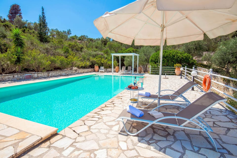 Relax by the beautiful swimming pool%2E