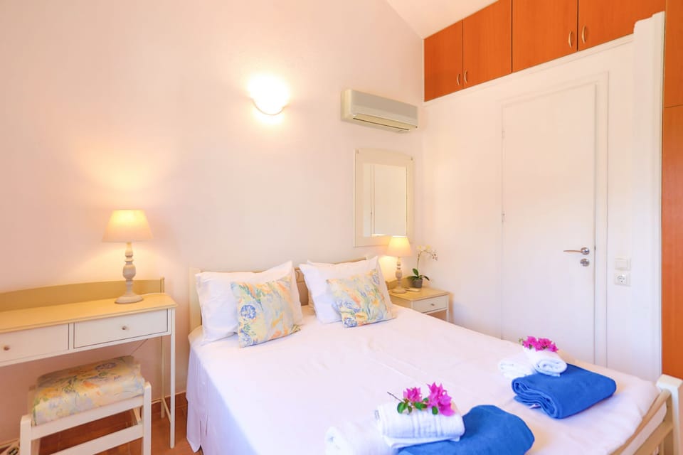 Relax in the en%2Dsuite bedroom%27s comfy ambiance