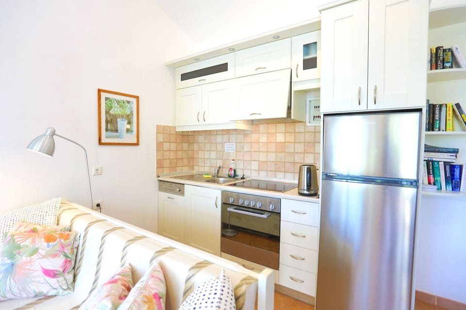 Fully furnished kitchen