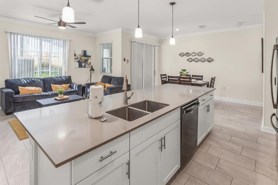 Kitchen (Angle)