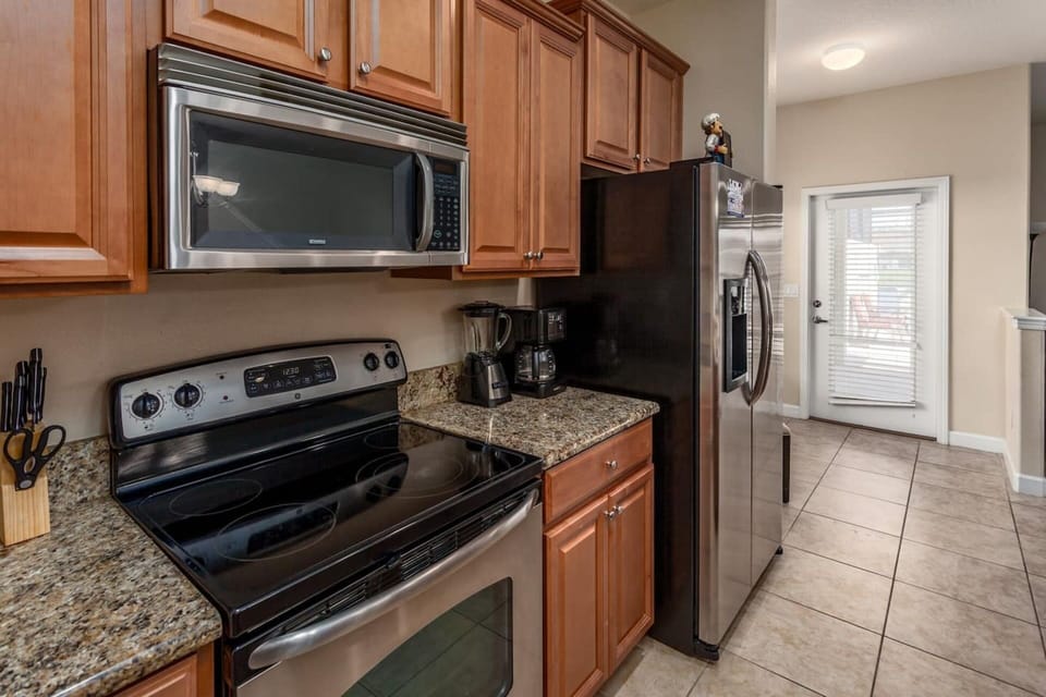 Kitchen (Angle)