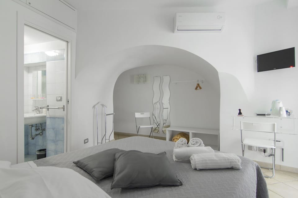 Classic Double Room, Balcony | Premium bedding, individually decorated, individually furnished, desk
