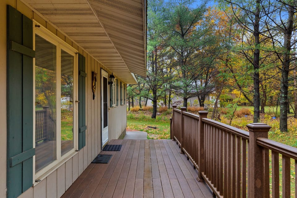 Relaxing forest cabin with ample outdoor space to enjoy the seasons