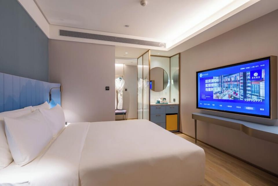 Premium bedding, memory foam beds, minibar (free items), desk