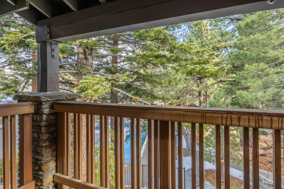 Deck  View/Pool View