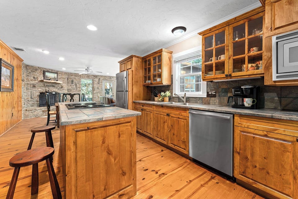 Full kitchen
