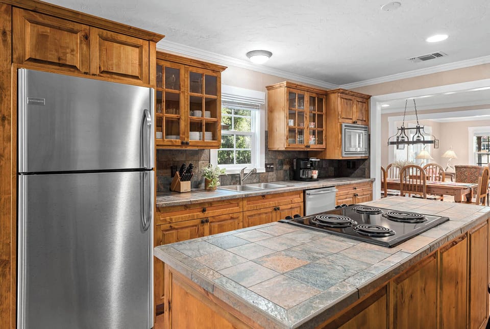 Full kitchen