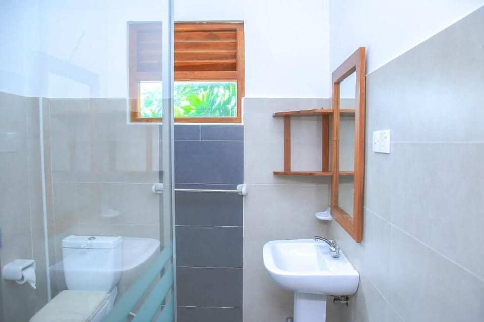 Free toiletries, slippers
