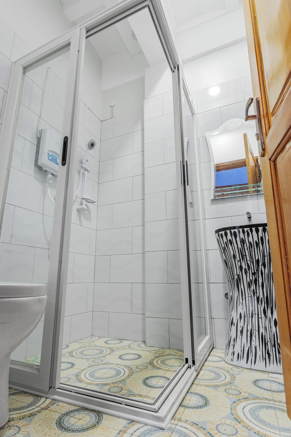 Deluxe Double Room, Balcony, Garden View | Bathroom | Shower, rainfall showerhead, free toiletries, slippers