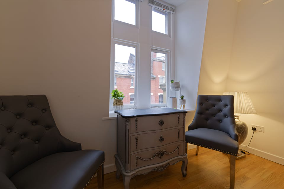 Romantic Duplex | 3 bedrooms, iron/ironing board, free WiFi
