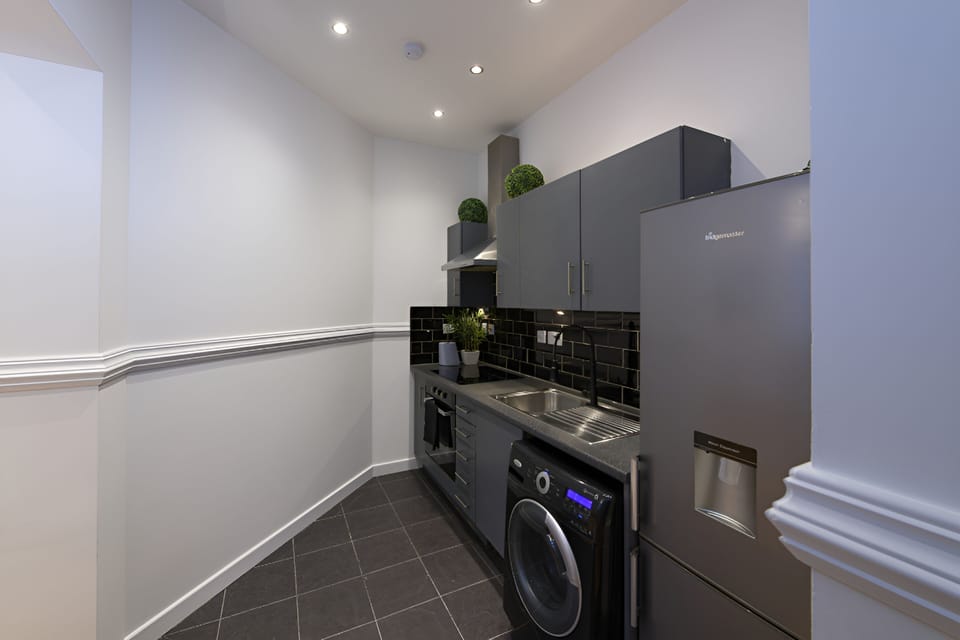 Romantic Duplex | Private kitchen | Full-size fridge, microwave, oven, electric kettle