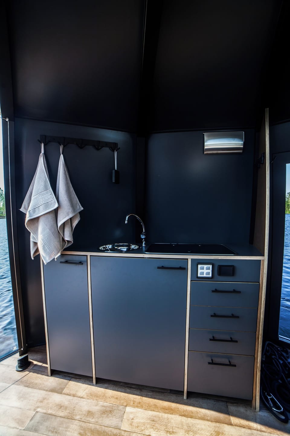 Aurora Nest | Private kitchenette | Espresso maker, coffee/tea maker