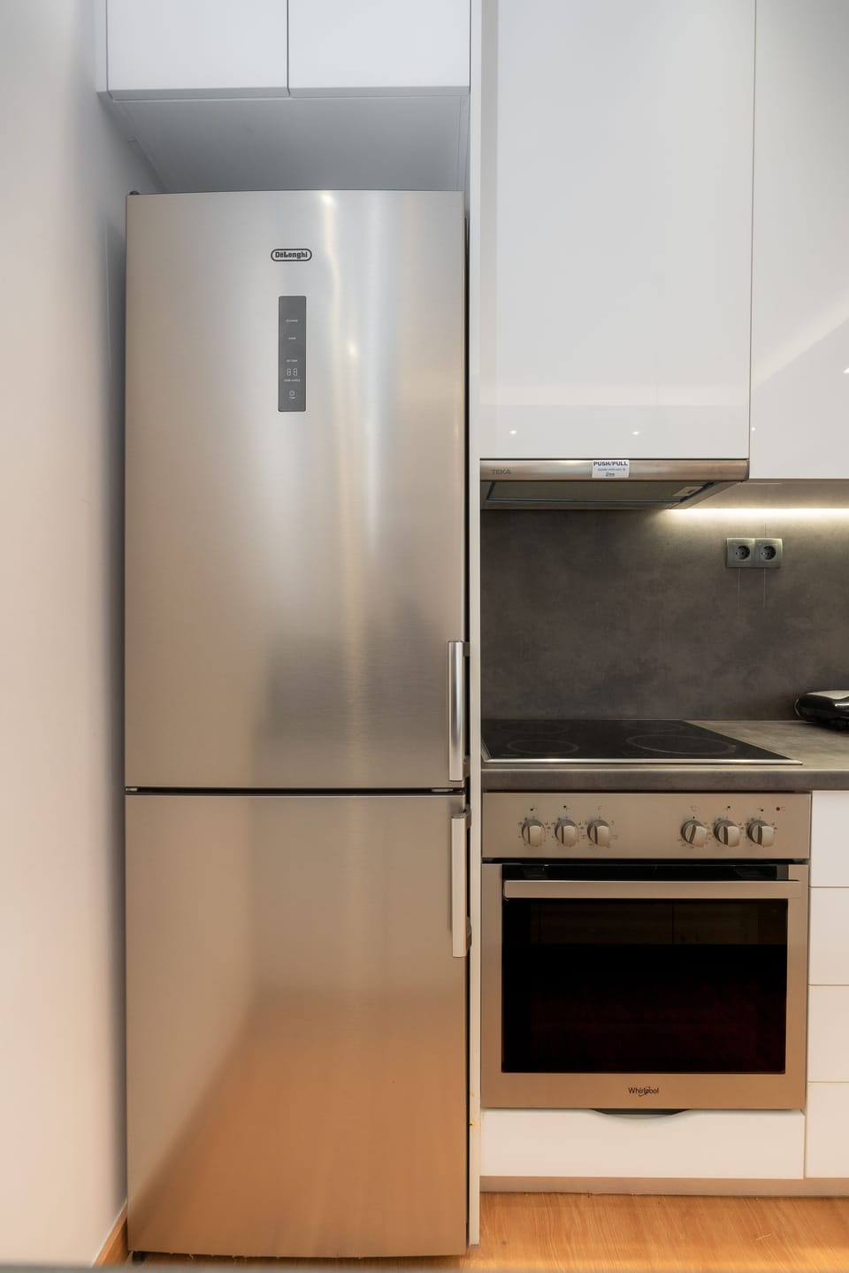 Superior Apartment, 2 Bedrooms, Balcony | Private kitchen | Fridge, microwave, oven, stovetop