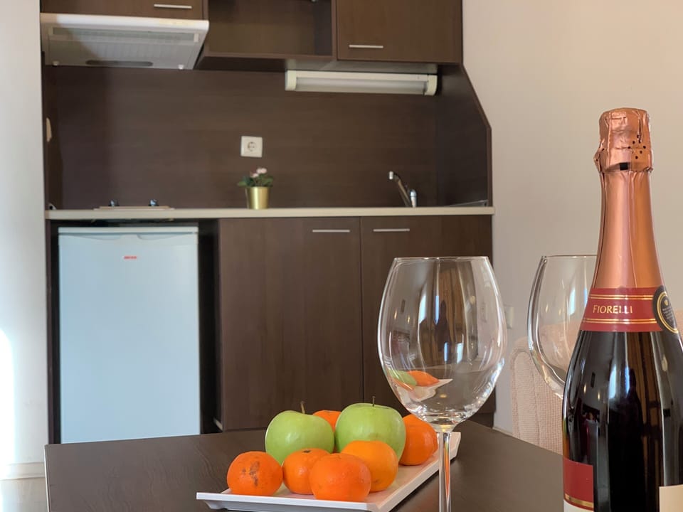 Apartment, 1 Bedroom, Balcony | Dining