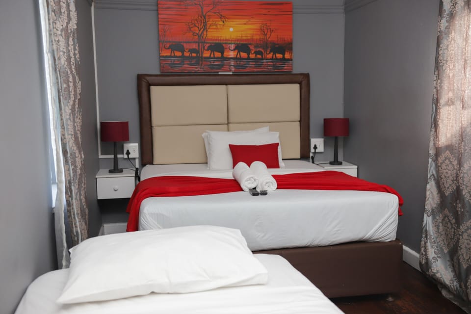 Family Triple Room | Minibar, desk, laptop workspace, soundproofing