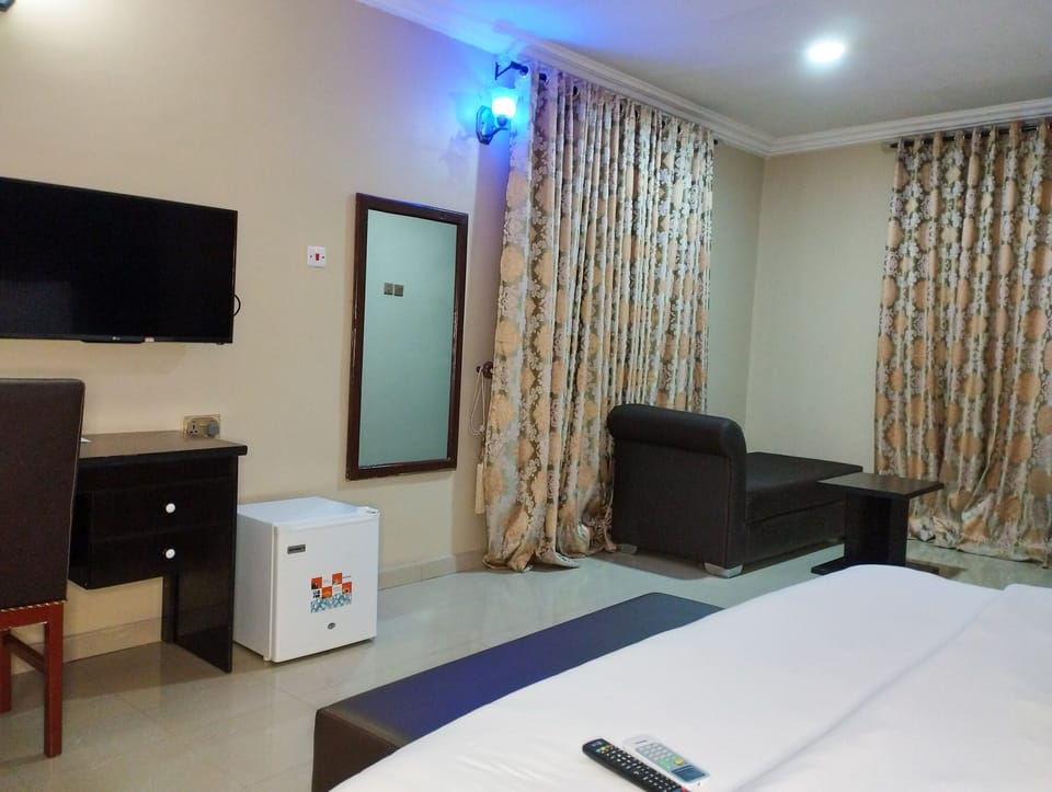 Executive Room | 1 bedroom, desk, laptop workspace, free WiFi