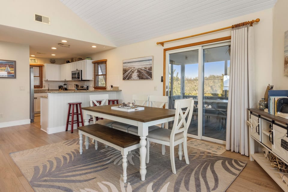 WH359: A Whale Of A Time |  Top Level Dining Area