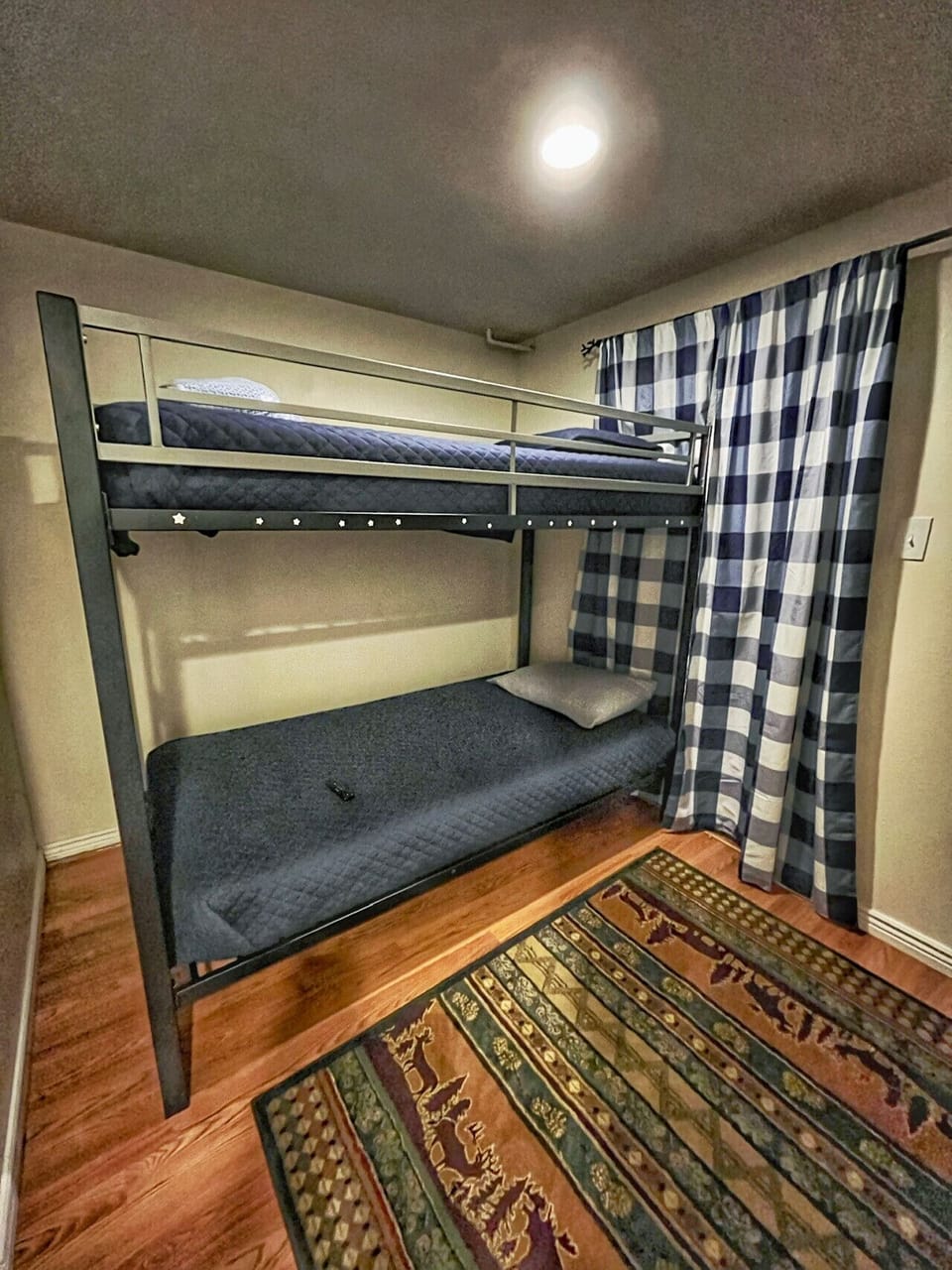 Downstairs common area with Twin over Twin bunkbed