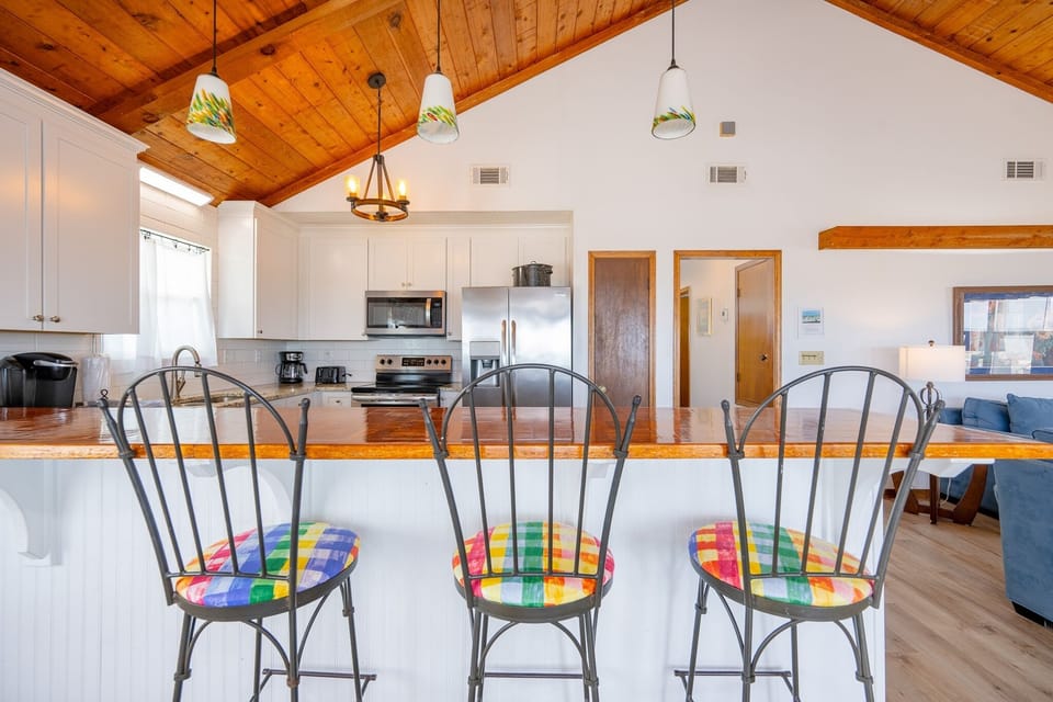 House, 4 Bedrooms | Private kitchen | Coffee/tea maker, fridge, oven