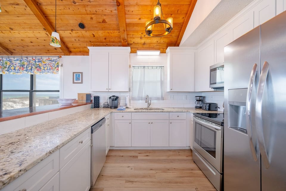 House, 4 Bedrooms | Private kitchen | Coffee/tea maker, fridge, oven