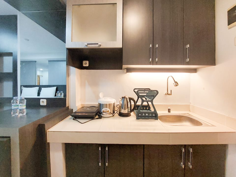 Studio | Private kitchen | Full-size fridge, stovetop