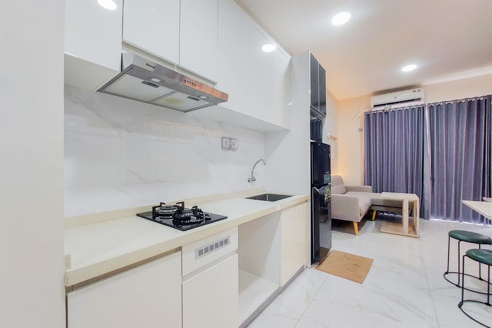 Apartment | Private kitchen | Full-size fridge, stovetop