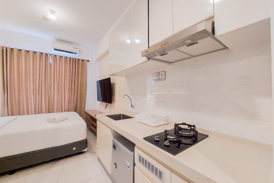 Studio | Private kitchen | Full-size fridge, stovetop