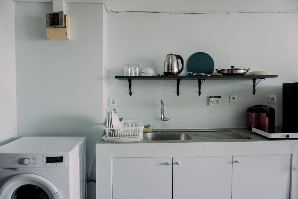 Studio | Private kitchen | Full-size fridge, stovetop