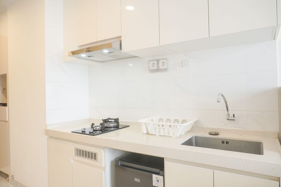 Studio | Private kitchen | Full-size fridge, stovetop