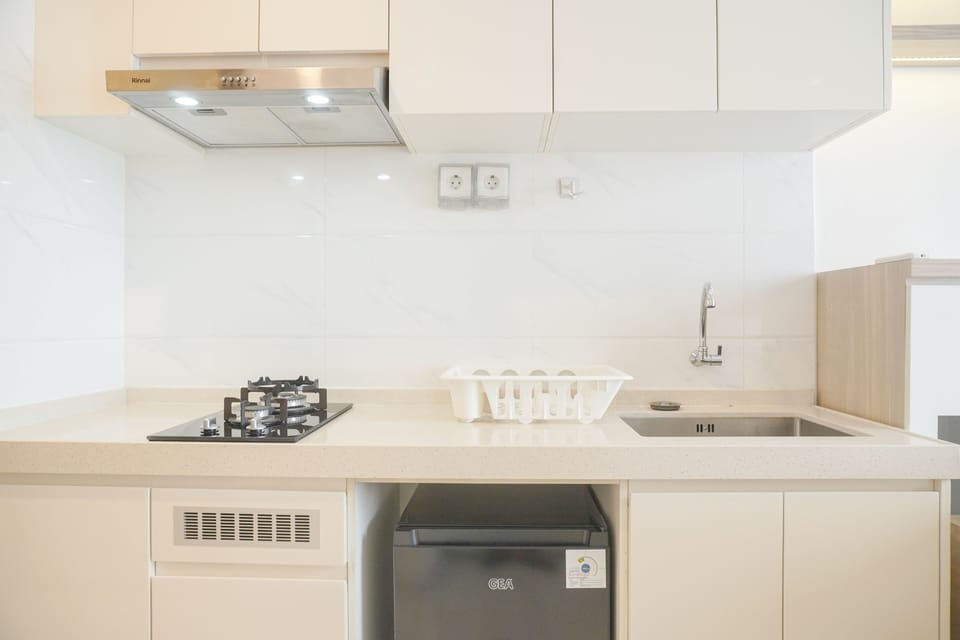 Studio | Private kitchen | Full-size fridge, stovetop