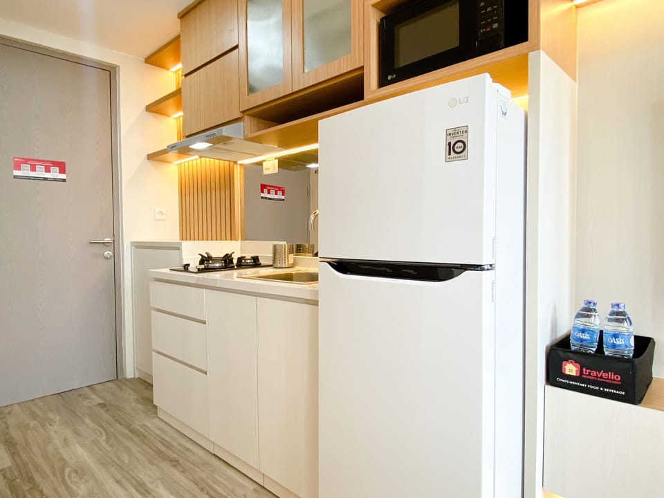 Studio | Private kitchen | Full-size fridge, stovetop