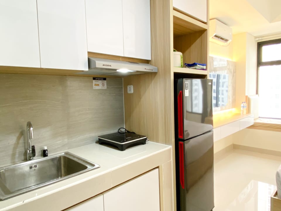 Studio | Private kitchen | Full-size fridge, stovetop