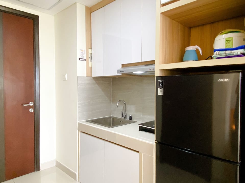 Studio | Private kitchen | Full-size fridge, stovetop