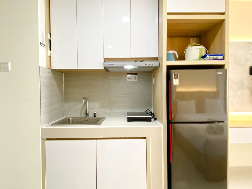 Studio | Private kitchen | Full-size fridge, stovetop