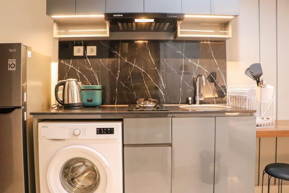 Studio | Private kitchen | Full-size fridge, stovetop