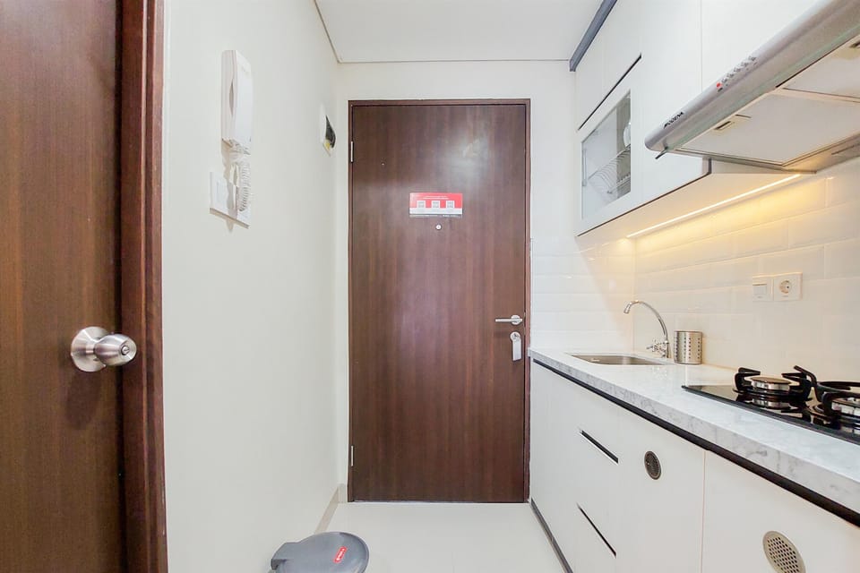 Studio | Private kitchen | Full-size fridge, stovetop