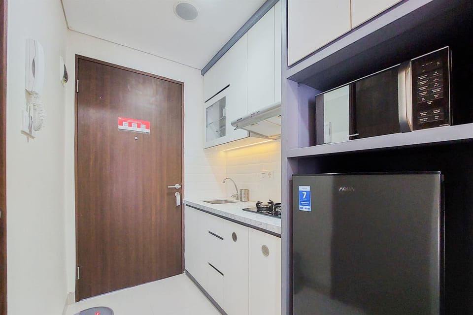 Studio | Private kitchen | Full-size fridge, stovetop
