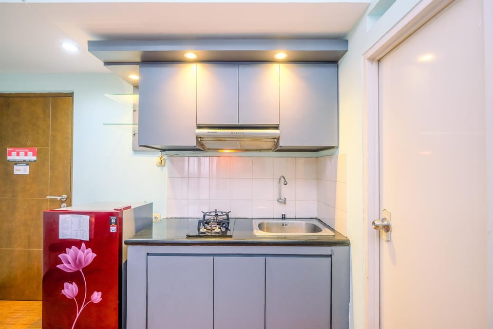 Apartment | Private kitchen | Full-size fridge, stovetop