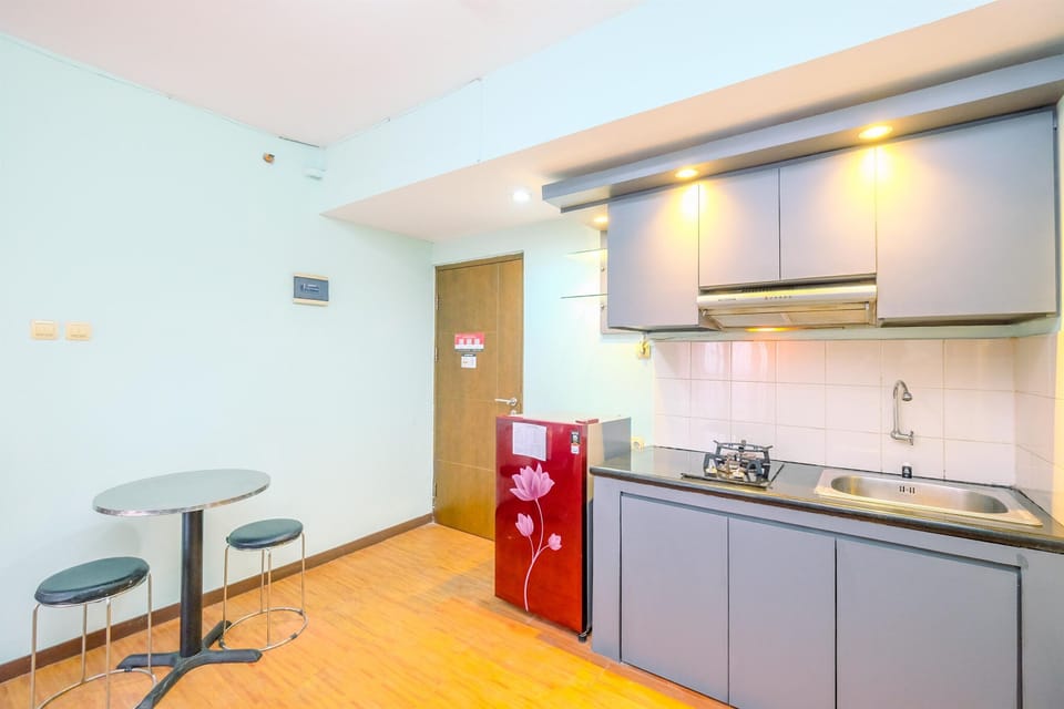 Apartment | Private kitchen | Full-size fridge, stovetop