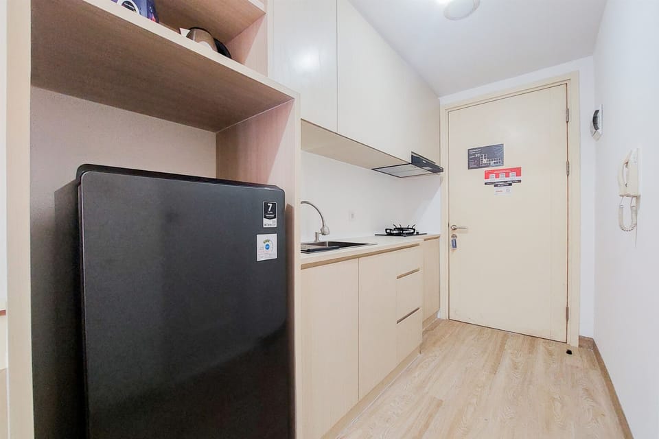 Studio | Private kitchen | Full-size fridge, stovetop