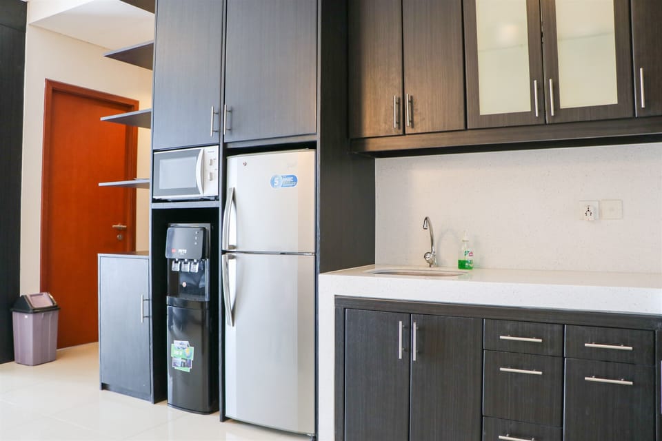 Apartment | Private kitchen | Full-size fridge, stovetop