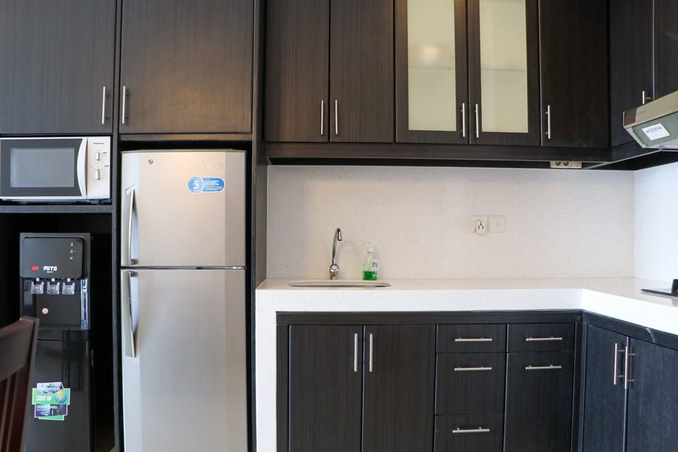 Apartment | Private kitchen | Full-size fridge, stovetop