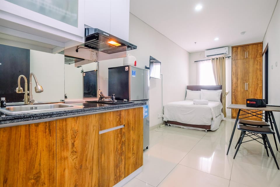 Studio | Private kitchen | Full-size fridge, stovetop