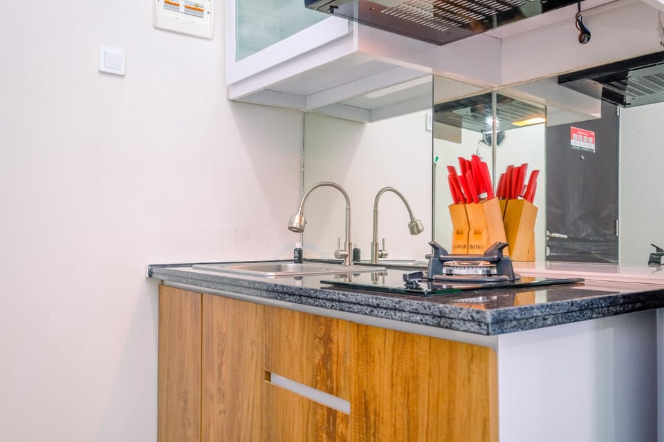 Studio | Private kitchen | Full-size fridge, stovetop