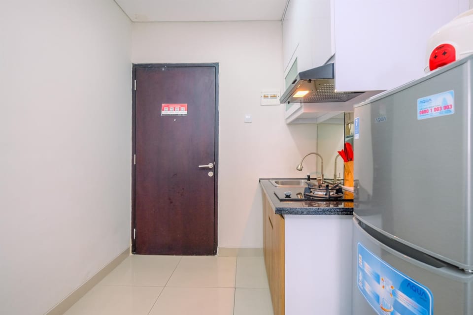 Studio | Private kitchen | Full-size fridge, stovetop