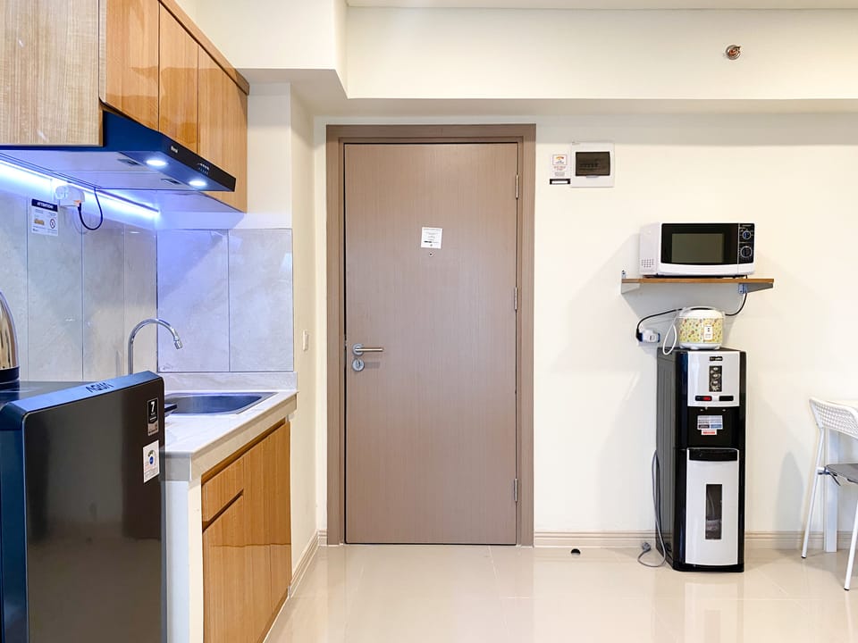Apartment | Private kitchen | Full-size fridge, stovetop
