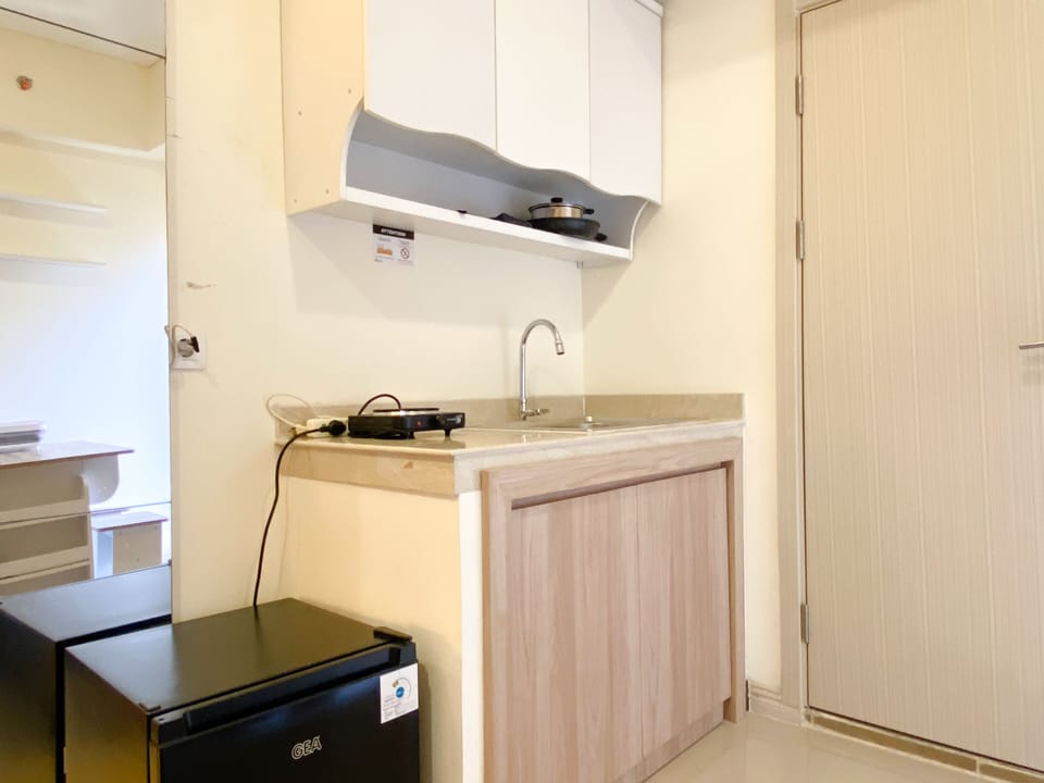 Studio | Private kitchen | Full-size fridge, stovetop